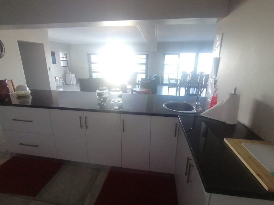 To Let 4 Bedroom Property for Rent in Myburgh Park Western Cape